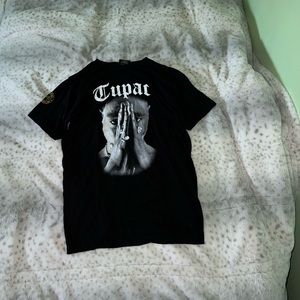 Size M Tupac t-shirt